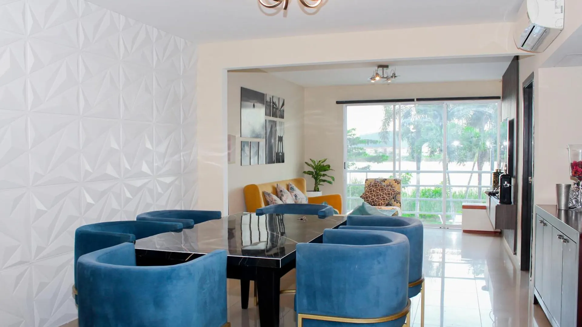 Departamento 3 Habitaciones, Vista Al Rio, Piscina, 3 Camas 과야킬 0*,  에콰도르