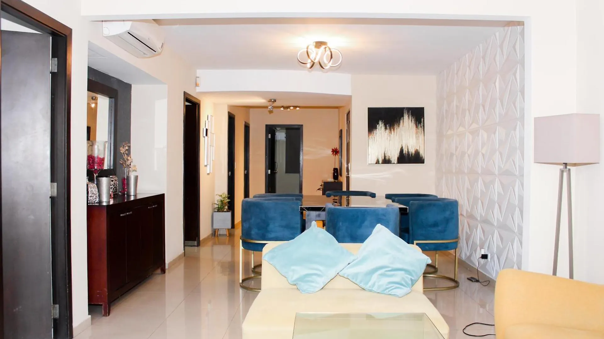 Departamento 3 Habitaciones, Vista Al Rio, Piscina, 3 Camas 과야킬 0*,  에콰도르